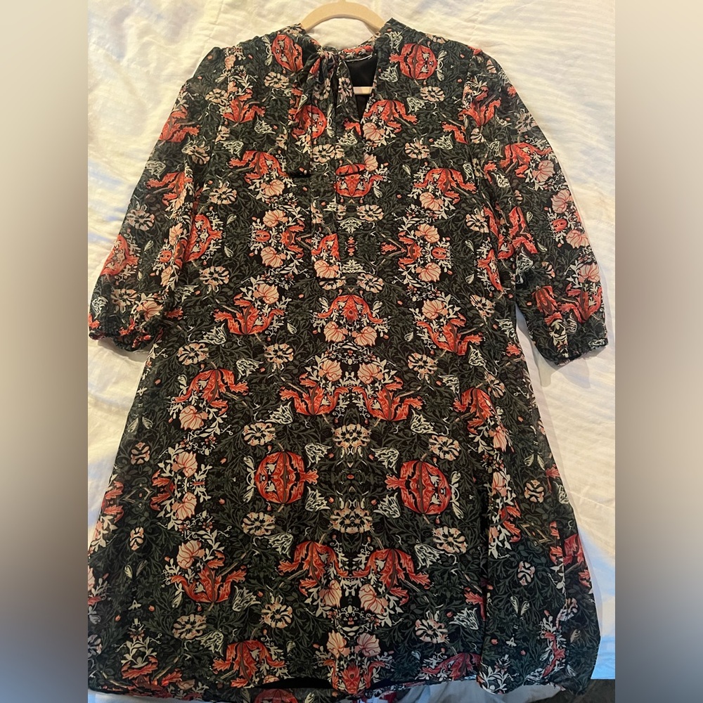 Flower and flirty!  Knee length light weight floral dress with neck tie